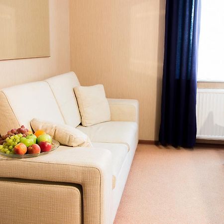 L'Ascada Hotel Śrem Buitenkant foto