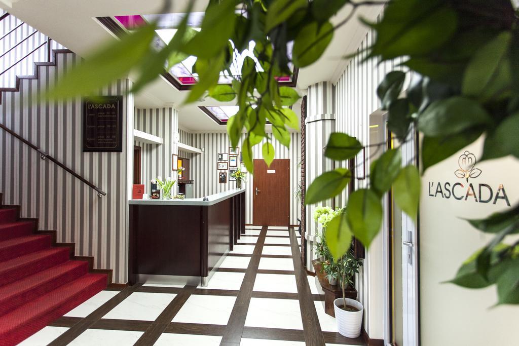 L'Ascada Hotel Śrem Buitenkant foto