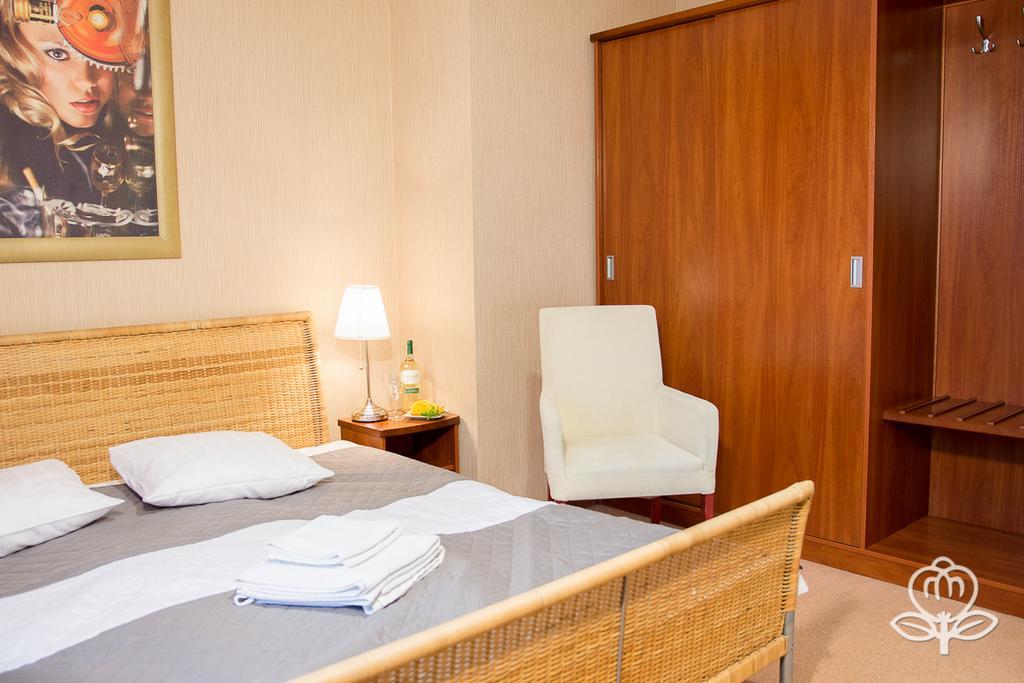 L'Ascada Hotel Śrem Buitenkant foto