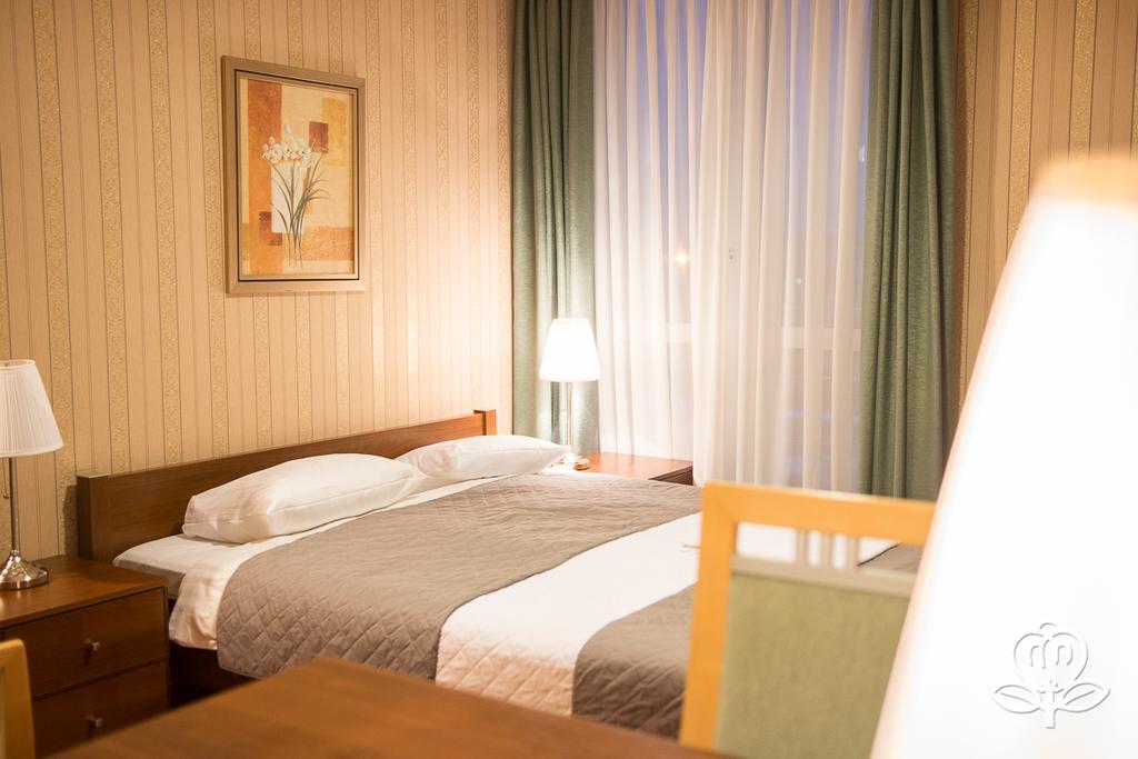 L'Ascada Hotel Śrem Buitenkant foto
