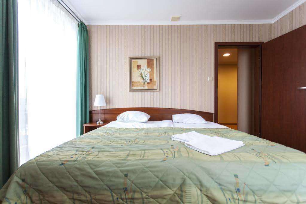 L'Ascada Hotel Śrem Buitenkant foto