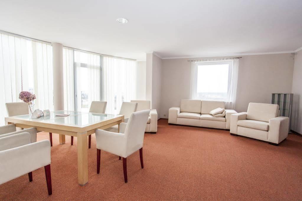 L'Ascada Hotel Śrem Buitenkant foto