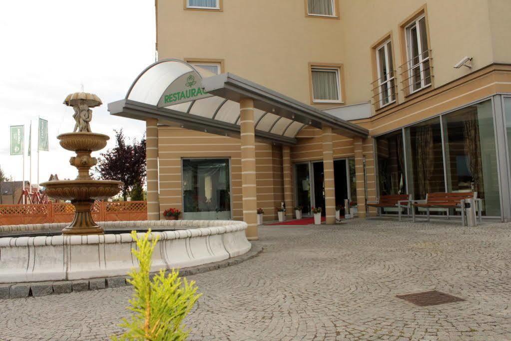 L'Ascada Hotel Śrem Buitenkant foto