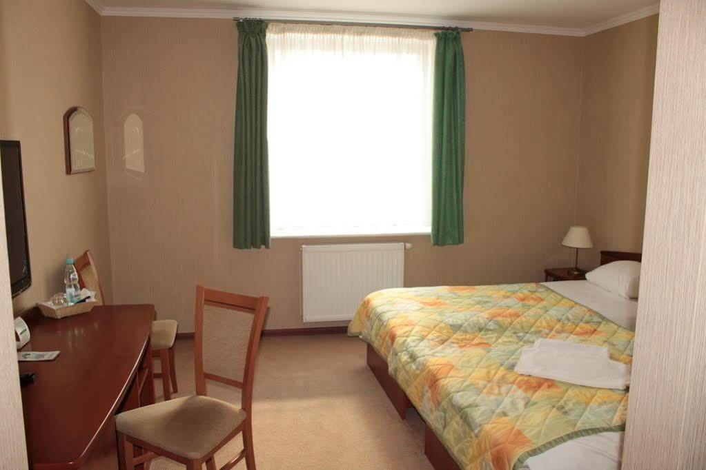 L'Ascada Hotel Śrem Buitenkant foto