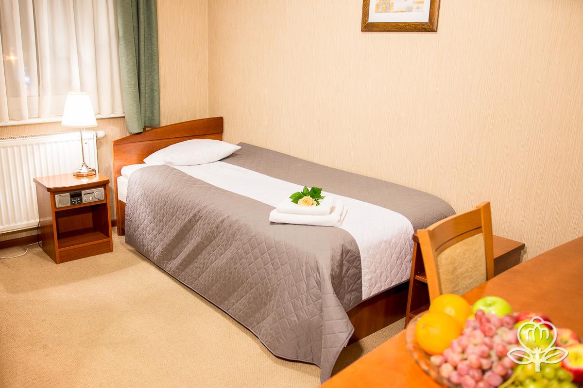 L'Ascada Hotel Śrem Buitenkant foto